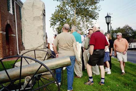 Monument and cannon